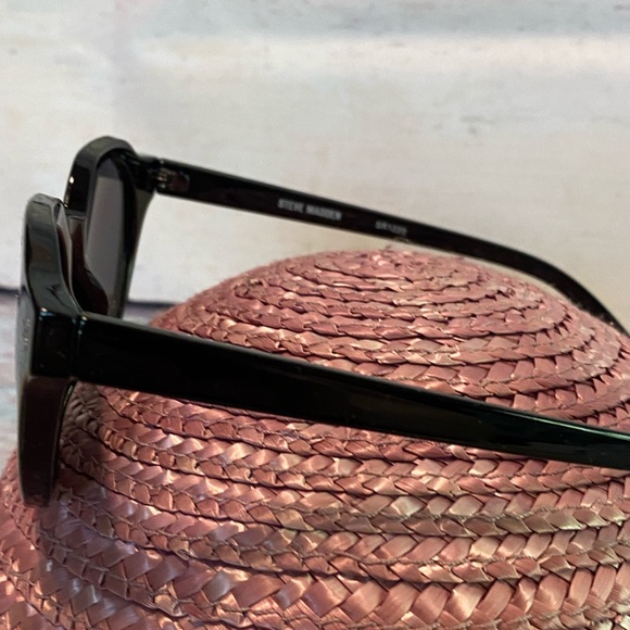 NWT Steve Madden Women’s Black/Gray Sunglasses - Picture 3 of 6